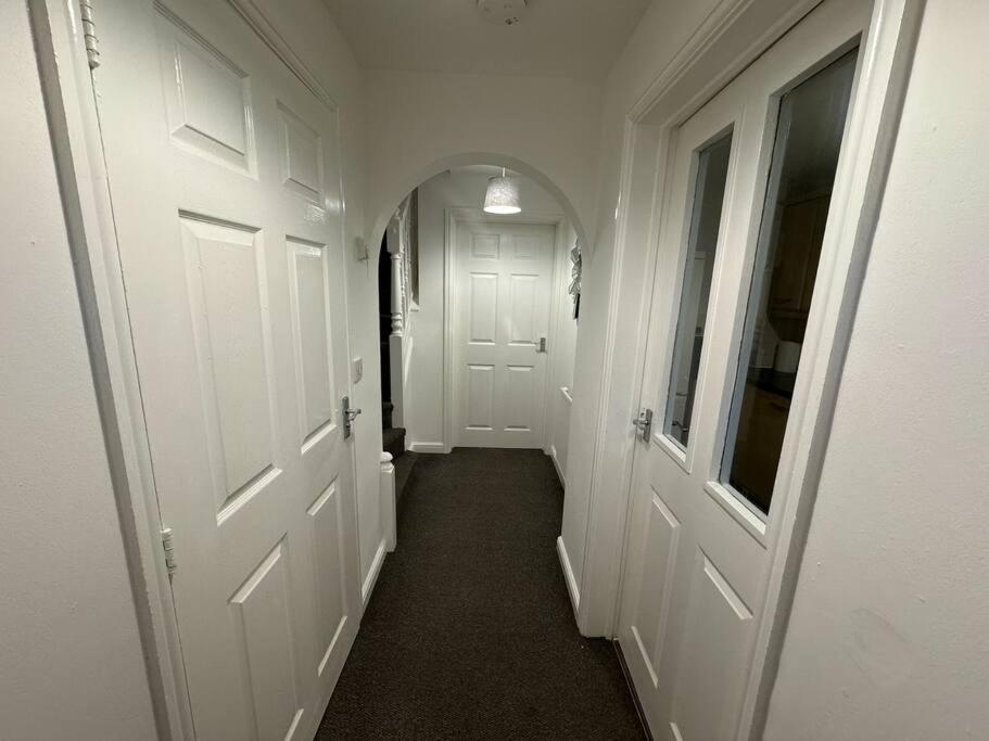 Willa Modern Townhouse - 3 Bed 2.5 Bath 2 Private Gated Parking Wellingborough Zewnętrze zdjęcie